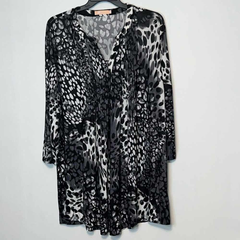 LA Cera Pleated 1/4 Button V-Neck Front Printed Tunic Top 3X Popover 3/4 Sleeve.